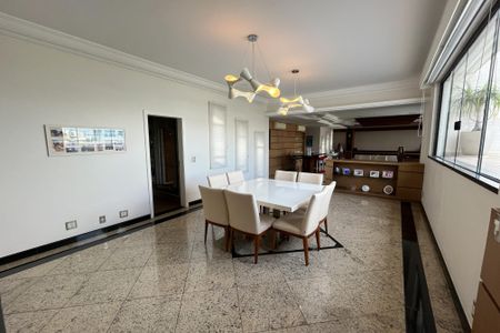 Apartamento à venda com 600m², 4 quartos e 3 vagas Apartamento à venda com 600m², 4 quartos e 3 vagasSala