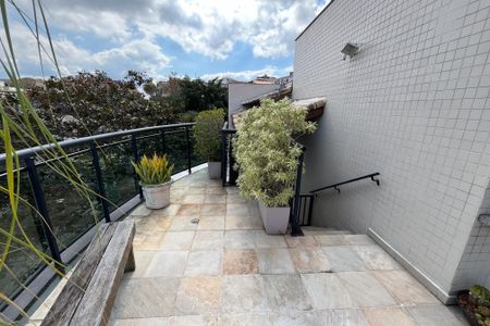 Apartamento à venda com 600m², 4 quartos e 3 vagas Apartamento à venda com 600m², 4 quartos e 3 vagasVaranda gourmet