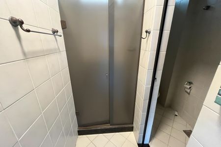 Apartamento à venda com 600m², 4 quartos e 3 vagas Apartamento à venda com 600m², 4 quartos e 3 vagasBanheiro Social