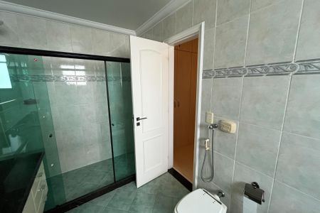 Apartamento à venda com 600m², 4 quartos e 3 vagas Apartamento à venda com 600m², 4 quartos e 3 vagasBanheiro da Suíte 2