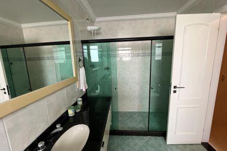 Apartamento à venda com 600m², 4 quartos e 3 vagas Apartamento à venda com 600m², 4 quartos e 3 vagasBanheiro da Suíte 2