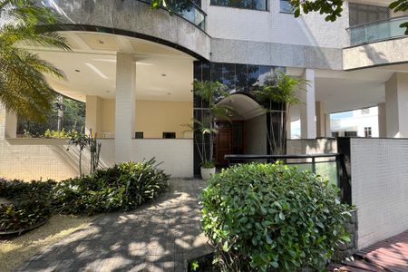 Apartamento à venda com 600m², 4 quartos e 3 vagas Apartamento à venda com 600m², 4 quartos e 3 vagasEntrada