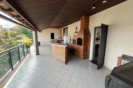 Apartamento à venda com 600m², 4 quartos e 3 vagas Apartamento à venda com 600m², 4 quartos e 3 vagasVaranda gourmet