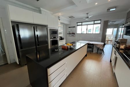 Apartamento à venda com 600m², 4 quartos e 3 vagas Apartamento à venda com 600m², 4 quartos e 3 vagasCozinha