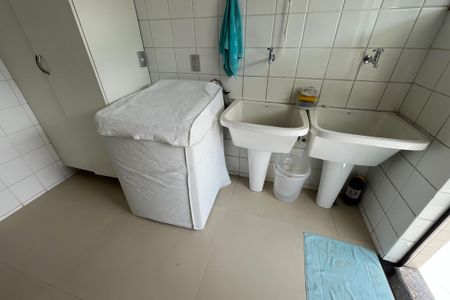 Apartamento à venda com 600m², 4 quartos e 3 vagas Apartamento à venda com 600m², 4 quartos e 3 vagasÁrea de Serviço