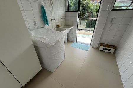 Apartamento à venda com 600m², 4 quartos e 3 vagas Apartamento à venda com 600m², 4 quartos e 3 vagasÁrea de Serviço