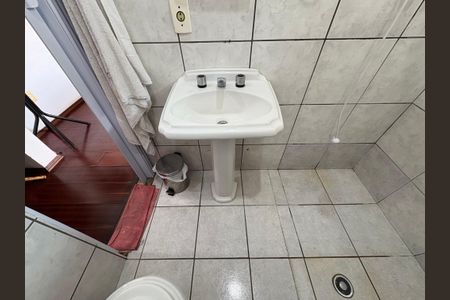 Casa à venda com 360m², 5 quartos e 5 vagas Casa à venda com 360m², 5 quartos e 5 vagasBanheiro da suíte 4