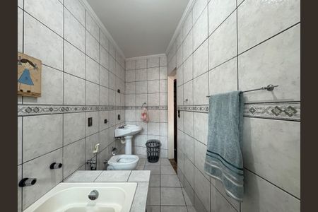 Casa à venda com 360m², 5 quartos e 5 vagas Casa à venda com 360m², 5 quartos e 5 vagasBanheiro da Suíte 1