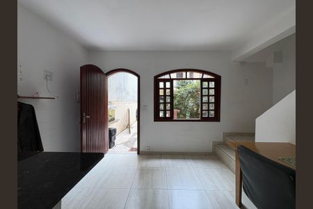 Casa à venda com 360m², 5 quartos e 5 vagas Casa à venda com 360m², 5 quartos e 5 vagas Edicula /Sala e cozinha
