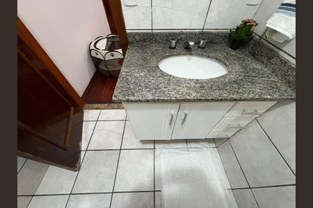 Casa à venda com 360m², 5 quartos e 5 vagas Casa à venda com 360m², 5 quartos e 5 vagasBanheiro da suíte 3