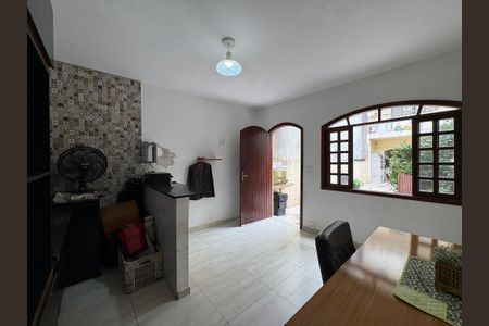 Casa à venda com 360m², 5 quartos e 5 vagas Casa à venda com 360m², 5 quartos e 5 vagas Edicula /Sala e cozinha