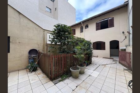 Casa à venda com 360m², 5 quartos e 5 vagas Casa à venda com 360m², 5 quartos e 5 vagasQuintal