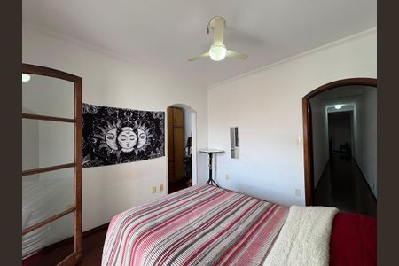 Casa à venda com 360m², 5 quartos e 5 vagas Casa à venda com 360m², 5 quartos e 5 vagasSuite 4