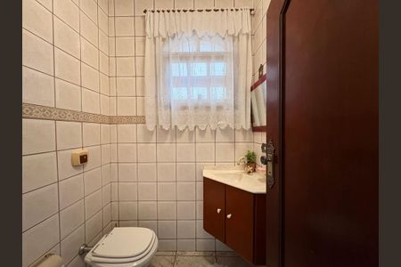 Casa à venda com 360m², 5 quartos e 5 vagas Casa à venda com 360m², 5 quartos e 5 vagasLavabo