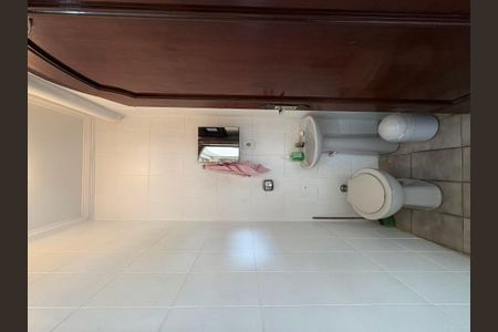 Casa à venda com 360m², 5 quartos e 5 vagas Casa à venda com 360m², 5 quartos e 5 vagasBanheiro de Serviço