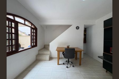 Casa à venda com 360m², 5 quartos e 5 vagas Casa à venda com 360m², 5 quartos e 5 vagas Edicula /Sala e cozinha