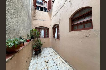 Casa à venda com 360m², 5 quartos e 5 vagas Casa à venda com 360m², 5 quartos e 5 vagasJardim de inverno