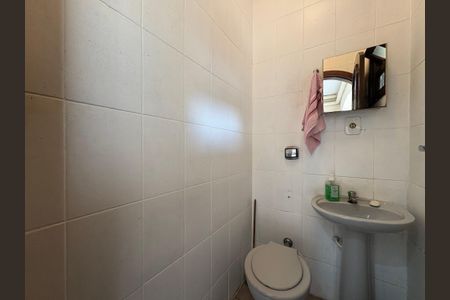 Casa à venda com 360m², 5 quartos e 5 vagas Casa à venda com 360m², 5 quartos e 5 vagasBanheiro de Serviço