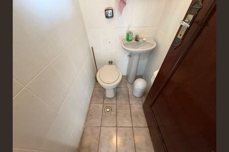 Casa à venda com 360m², 5 quartos e 5 vagas Casa à venda com 360m², 5 quartos e 5 vagasBanheiro de Serviço