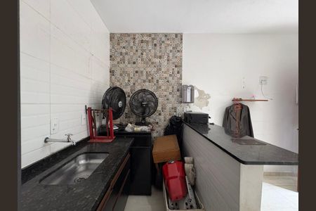 Casa à venda com 360m², 5 quartos e 5 vagas Casa à venda com 360m², 5 quartos e 5 vagas Edicula /Sala e cozinha
