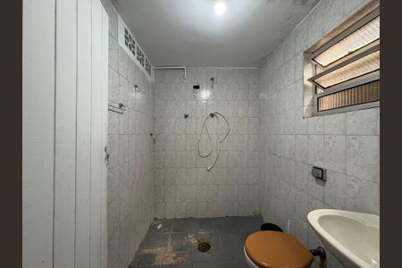 Casa à venda com 360m², 5 quartos e 5 vagas Casa à venda com 360m², 5 quartos e 5 vagasBanheiro de serviço edícula