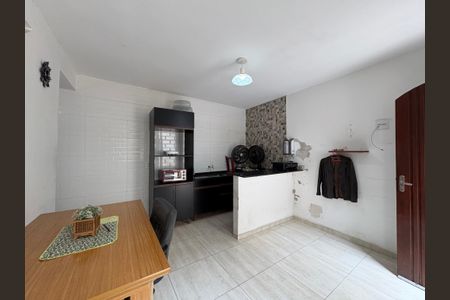 Casa à venda com 360m², 5 quartos e 5 vagas Casa à venda com 360m², 5 quartos e 5 vagas Edicula /Sala e cozinha