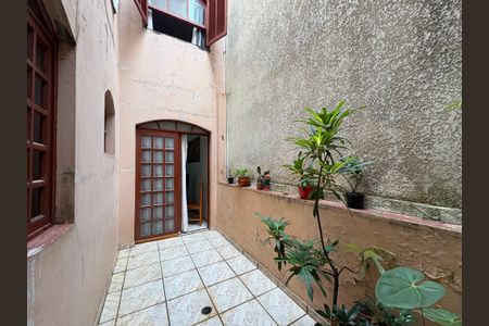 Casa à venda com 360m², 5 quartos e 5 vagas Casa à venda com 360m², 5 quartos e 5 vagasJardim de inverno