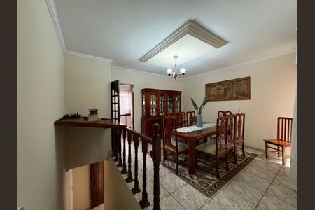Casa à venda com 360m², 5 quartos e 5 vagas Casa à venda com 360m², 5 quartos e 5 vagasSala de Jantar
