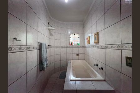 Casa à venda com 360m², 5 quartos e 5 vagas Casa à venda com 360m², 5 quartos e 5 vagasBanheiro da Suíte 1