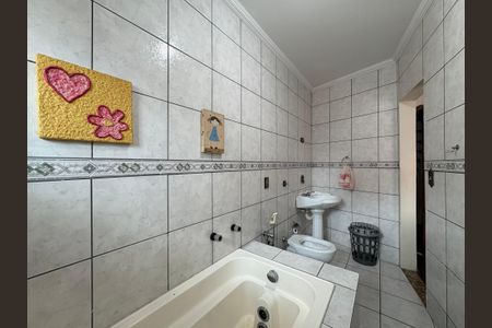 Casa à venda com 360m², 5 quartos e 5 vagas Casa à venda com 360m², 5 quartos e 5 vagasBanheiro da Suíte 1