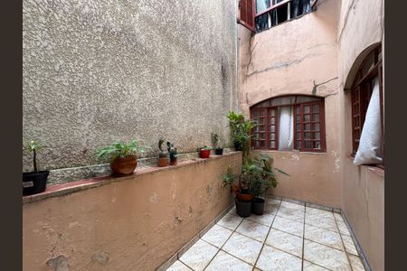 Casa à venda com 360m², 5 quartos e 5 vagas Casa à venda com 360m², 5 quartos e 5 vagasJardim de inverno