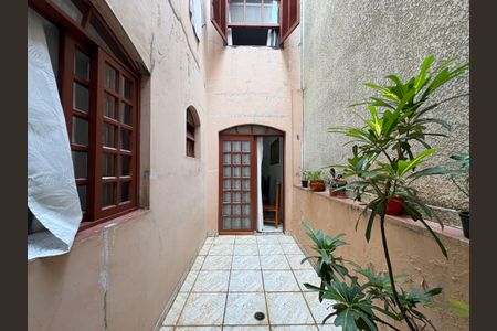 Casa à venda com 360m², 5 quartos e 5 vagas Casa à venda com 360m², 5 quartos e 5 vagasJardim de inverno