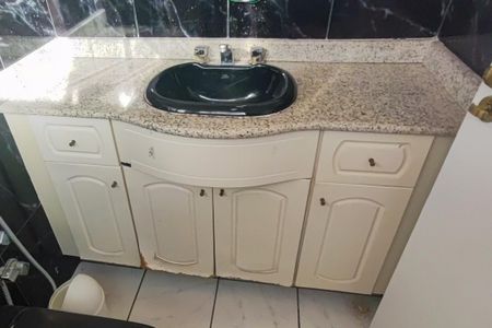 Casa de condomínio para alugar com 650m², 6 quartos e 4 vagas Casa de condomínio para alugar com 650m², 6 quartos e 4 vagasBanheiro da Suíte 1