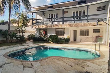 Casa de condomínio para alugar com 650m², 6 quartos e 4 vagas Casa de condomínio para alugar com 650m², 6 quartos e 4 vagasÁrea comum - Piscina