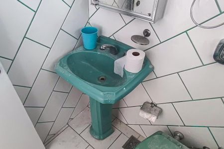 Casa de condomínio para alugar com 650m², 6 quartos e 4 vagas Casa de condomínio para alugar com 650m², 6 quartos e 4 vagasBanheiro de Serviço