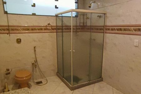 Casa de condomínio para alugar com 650m², 6 quartos e 4 vagas Casa de condomínio para alugar com 650m², 6 quartos e 4 vagasBanheiro da Suíte 3