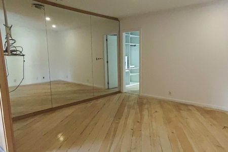 Casa de condomínio para alugar com 650m², 6 quartos e 4 vagas Casa de condomínio para alugar com 650m², 6 quartos e 4 vagasSuíte 4