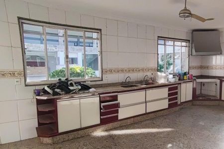 Casa de condomínio para alugar com 650m², 6 quartos e 4 vagas Casa de condomínio para alugar com 650m², 6 quartos e 4 vagasCozinha