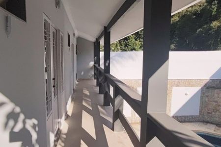 Casa de condomínio para alugar com 650m², 6 quartos e 4 vagas Casa de condomínio para alugar com 650m², 6 quartos e 4 vagasVaranda das Suítes 1 e 2
