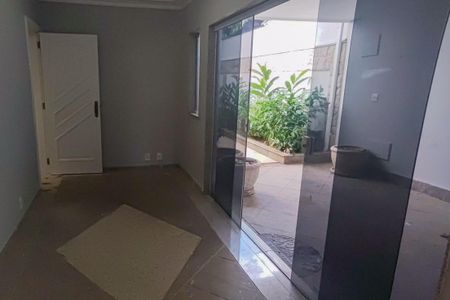 Casa de condomínio para alugar com 650m², 6 quartos e 4 vagas Casa de condomínio para alugar com 650m², 6 quartos e 4 vagasEntrada