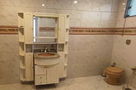 Casa de condomínio para alugar com 650m², 6 quartos e 4 vagas Casa de condomínio para alugar com 650m², 6 quartos e 4 vagasBanheiro da Suíte 3