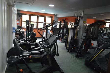 Casa de condomínio para alugar com 650m², 6 quartos e 4 vagas Casa de condomínio para alugar com 650m², 6 quartos e 4 vagasÁrea comum - Academia