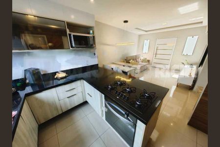 Casa à venda com 103m², 2 quartos e 2 vagas