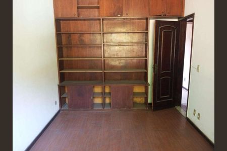 Casa à venda com 285m², 4 quartos e 2 vagas