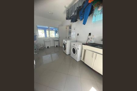 Casa de condomínio à venda com 542m², 5 quartos e 4 vagas Casa de condomínio à venda com 542m², 5 quartos e 4 vagasFoto 03