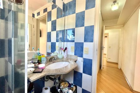 Apartamento à venda com 99m², 3 quartos e 2 vagas Apartamento à venda com 99m², 3 quartos e 2 vagasBanheiro da Suíte