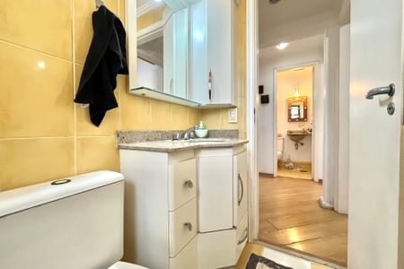 Apartamento à venda com 99m², 3 quartos e 2 vagas Apartamento à venda com 99m², 3 quartos e 2 vagasBanheiro Corredor