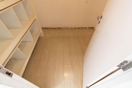 Casa à venda com 160m², 3 quartos e 2 vagas Casa à venda com 160m², 3 quartos e 2 vagasCloset do quarto 2