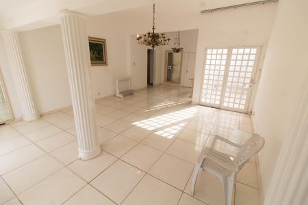Casa à venda com 160m², 3 quartos e 2 vagas Casa à venda com 160m², 3 quartos e 2 vagasSala