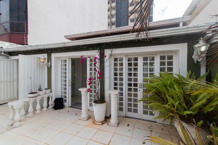 Casa à venda com 160m², 3 quartos e 2 vagas Casa à venda com 160m², 3 quartos e 2 vagasÁrea Externa